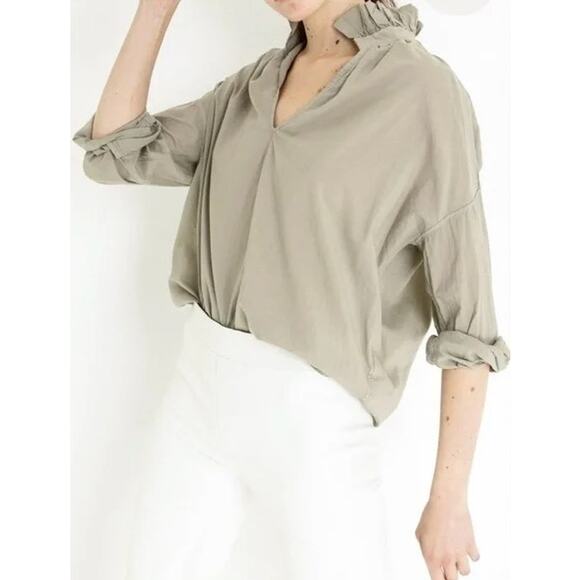 A Shirt Thing Ruffle Neck Curved Hemline Penelope Cabo Top P/S - Picture 1 of 15